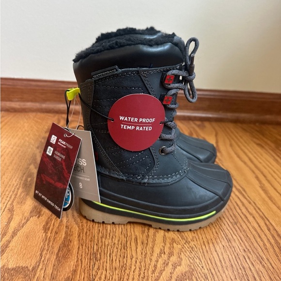 NWT Swiss Tech Winter Boots Size 8 - Picture 1 of 7